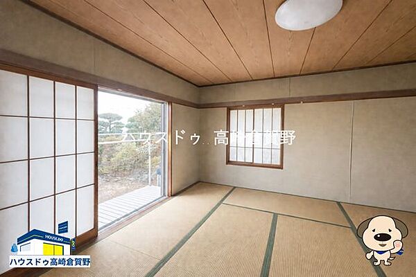 (イメージ画像)はきだし窓越しに縁側が広がる和室。