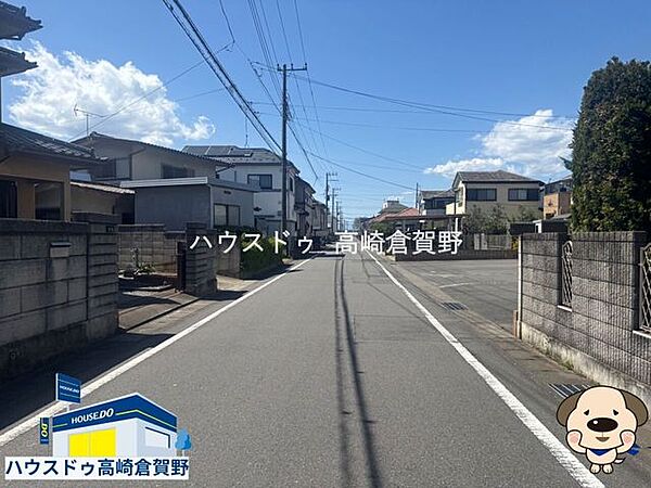 閑静な住宅街に位置しながら、スーパーやコンビニも徒歩圏に揃う利便性の高い立地です。