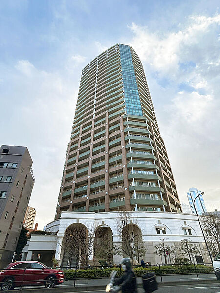 1階にはオリンピック新宿百人町店が入っています。