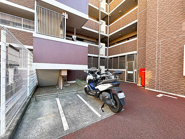 【バイク置き場】