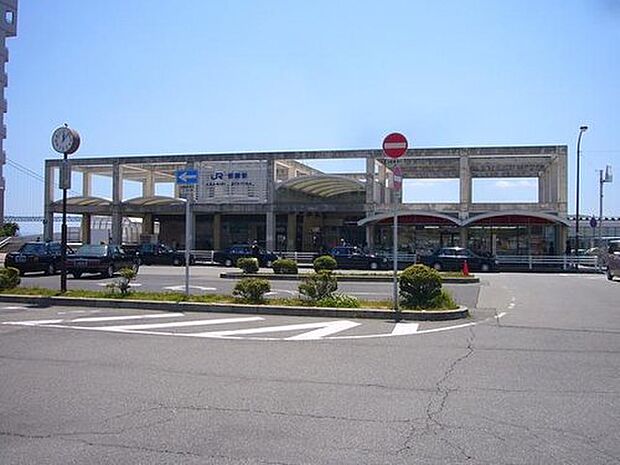 【JR山陽本線「朝霧」駅】徒歩25分。神戸・大阪方面、西明石・姫路方面へご利用いただけます。「明石」駅まで1駅です。駅の南側には「大蔵海岸海水浴場」があり、明石海峡大橋を臨めます。