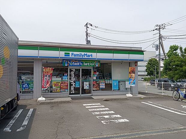 ファミリーマート 小田原たじま店（720m）
