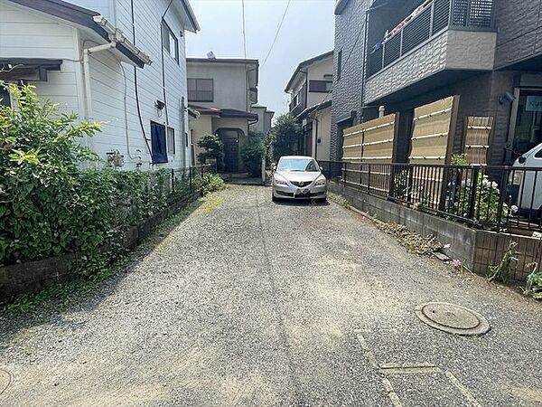 カースペースは車種により2台駐車が可能です。