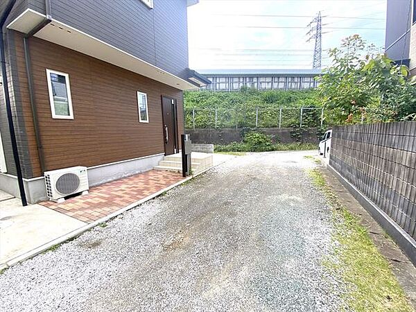 閑静な住宅街でプライバシーの確保もしっかりと行うことができる住宅となっております。