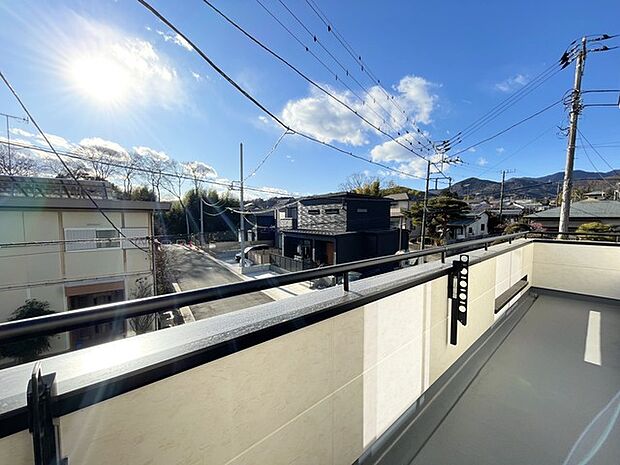 2部屋から行き来できる続きバルコニー