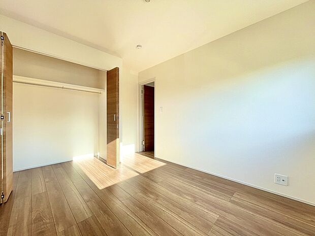 収納スペースも充実している洋室約5.25帖