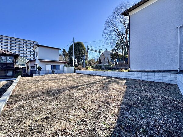 建ぺい率60％、容積率200％のエリアで3階建ても建設可能なエリア。2世帯住宅もプランによっては検討いただけます。まずは一度ご覧になってみてください。