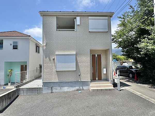 シャッター付きで防犯面も考慮されたお家です。