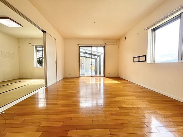 こちらの住宅を夢のマイホームにいかがでしょうか。きっとお写真では伝わらない良さがお分かりいただけます。