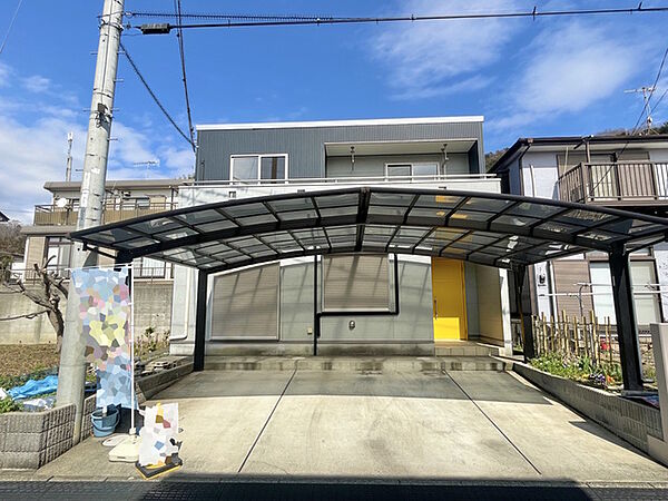 青々としたお空がとても気持ち良いですね。南向きのため、陽当たり良好な住宅です。