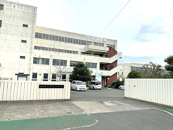 伊勢原市立伊勢原中学校（1910m）