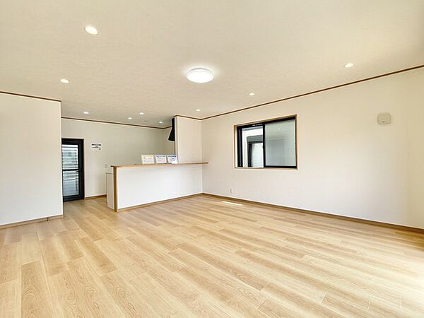 【即日予約可】土地約46坪の開放感×普通車並列2台×南庭やLDK19帖などの魅力