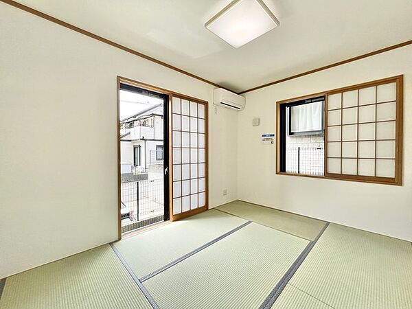 1階にはLDKの他に和室6帖があります。急な来客用のお部屋や、くつろぐ空間などとしてご活用ください。