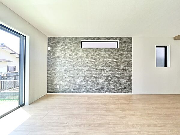 リビングとキッチンがほどよくつながる間取りで、家族のコミュニケーションが自然と生まれる住まいです。お子様の様子を見守りながら調理ができます。