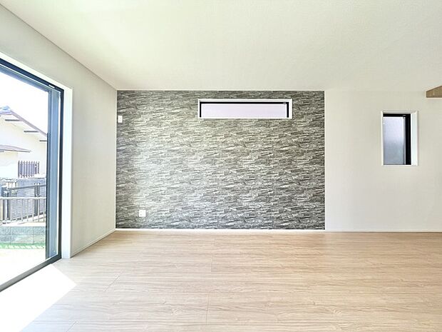 リビングとキッチンがほどよくつながる間取りで、家族のコミュニケーションが自然と生まれる住まいです。お子様の様子を見守りながら調理ができます。