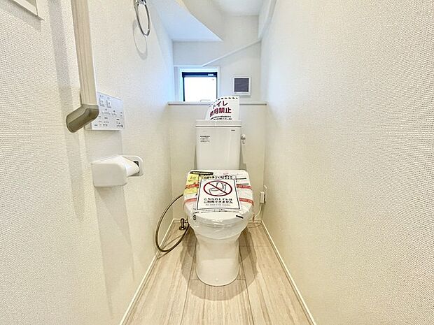 ■ウォシュレット付きトイレ 洗浄機能・脱臭機能を完備、開口窓も設け清潔な室内にすることが可能です。