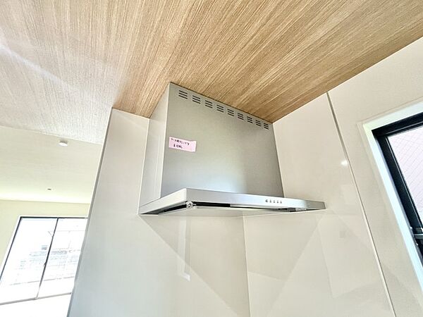 掃除も行いやすいキッチンの換気扇です。換気扇用フィルターを利用すればお掃除も簡易に済みます。