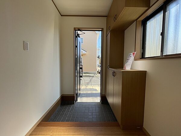 玄関もゆとりがあって広いです。