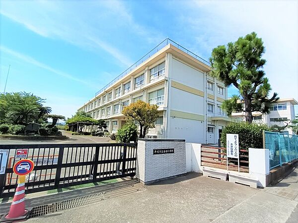 平塚市立金田小学校（1300m）