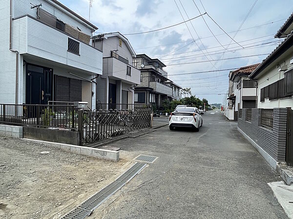 前面道路も静かな環境です。