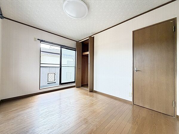 全居室二面採光に加えて、全居室収納を完備しております。収納をうまく活用することでお部屋を最大限に広くお使い頂けます。