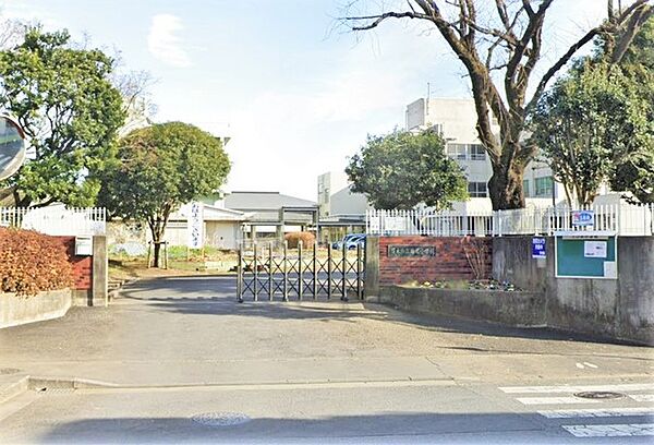 厚木市立鳶尾小学校（930m）