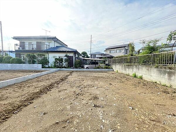 「ただいま建築中！少しずつ形になっていく我が家の成長を見守るワクワク感がいっぱい。完成したら、家族みんなが笑顔になれる“とっておきの場所”になりますように。」