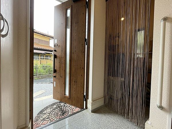玄関にはシューズクロークをご用意しており、外道具やゴルフセット・山道具などもそのまま入れることができるのは嬉しい設計です