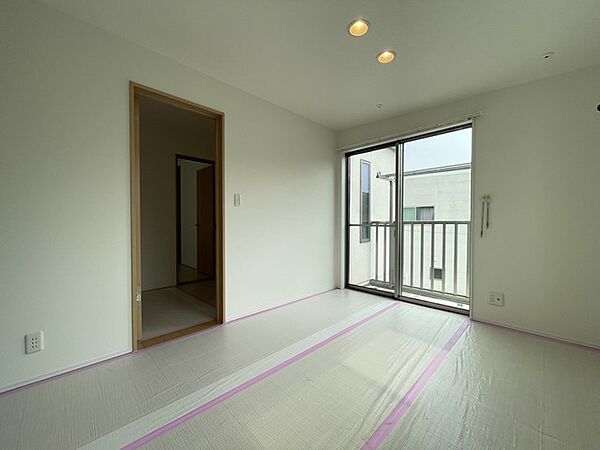 窓が多く明るい居室です。