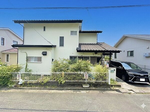 閑静で落ち着いた街並みに立ち並ぶ本物件。建築条件はありませんので、お好みのハウスメーカー様での建築が可能となっております。