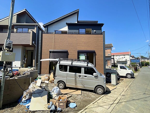 2部屋行き来できるワイドなバルコニーは南東向きで陽当たり良好◎