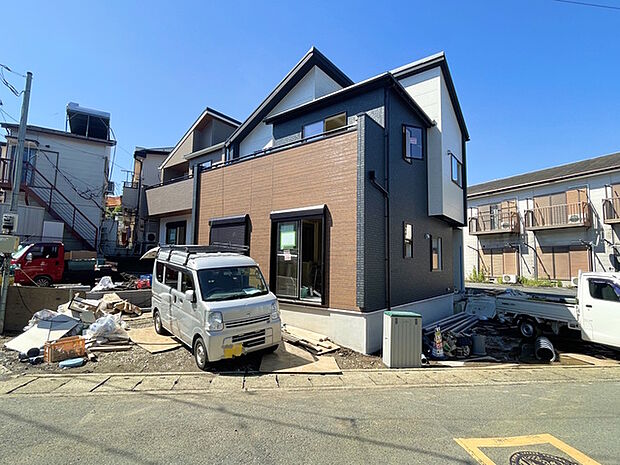キッチン上部は、天井デザインで空間を仕切りメリハリを演出◎