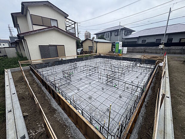 JR東海道線「平塚」駅徒歩18分の住宅になります。小・中学校も比較的至近にございますので、お子さまの生活環境も良好です。