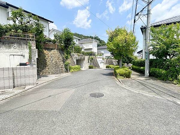 車通りも少なく閑静な住宅街です。