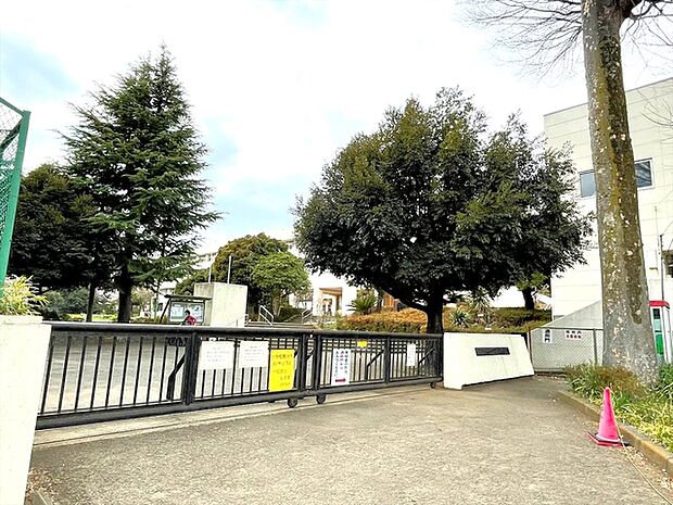 伊勢原市立緑台小学校(850m)