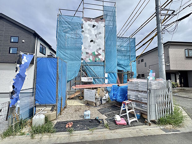 これから基礎工事が進み、少しずつ“わが家”の形が見えてくるワクワクの現地。完成後の暮らしを想像しながら、陽当たりや周辺環境もチェックできます。