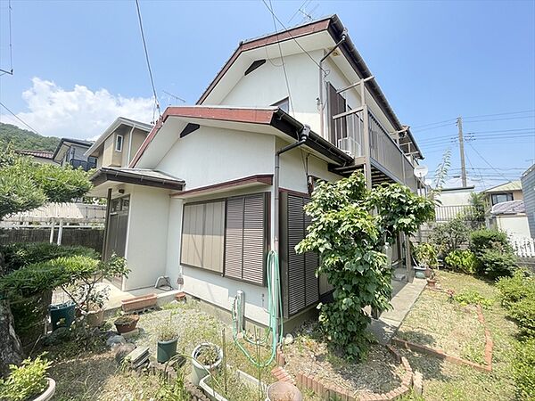 古家付き土地の売却になります。 間取りプランにもよりますが、庭先もとれます。