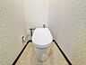 トイレ：タンクレスのトイレを完備しております。