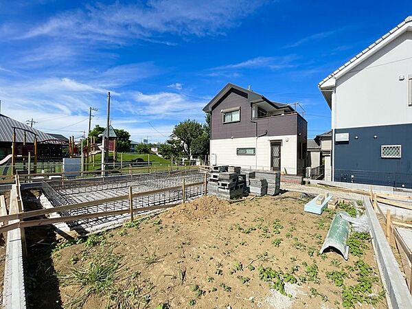 ■ダイライト工法 耐力面材として、ダイライトは、永く愛用されています。 高強度、防耐火、軽量、優れた透湿性、高耐久、ゼロアスベスト、低ホルムアルデヒドなど、 多彩な特長を備えています。