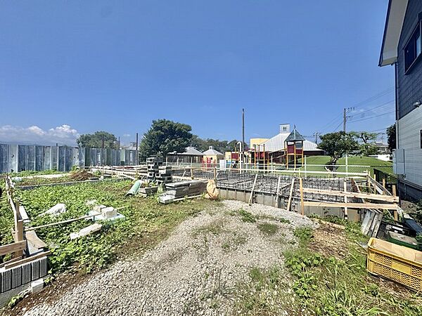■地盤調査 外部機関に委託して地盤を一棟ごとに調査。建物の形状と建てる位置が決まってから調査を依頼し、複数のポイントで地下10mまでの地盤の固さを測定します。