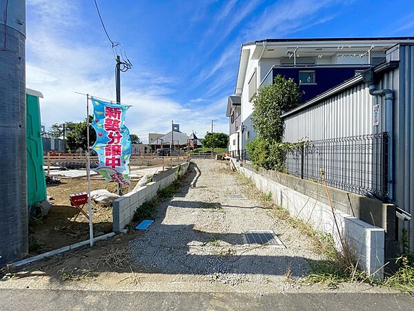 ■制震装置SAFE365 粘弾性素材を活用したもの。この素材は高層ビルの制震装置にも使われており、優れた地震エネルギーの吸収を実現（震度6強を最大67％低減 ※1）。