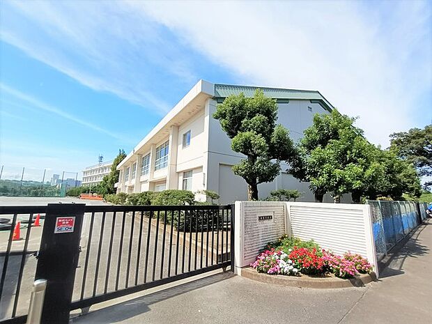平塚市立金旭中学校(2100m)