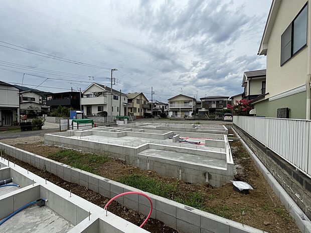 2階洋室7帖の主寝室は、バルコニーに面した明るいお部屋です。