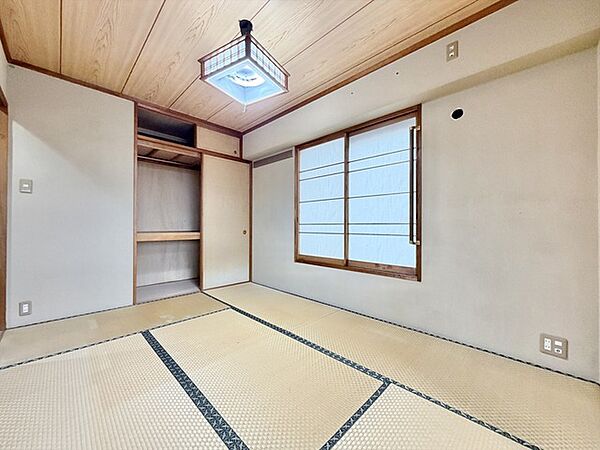 和室は心安らぐ大切な空間です。押入も大きいため、来客用のお布団なども問題なく収納できそうですね。