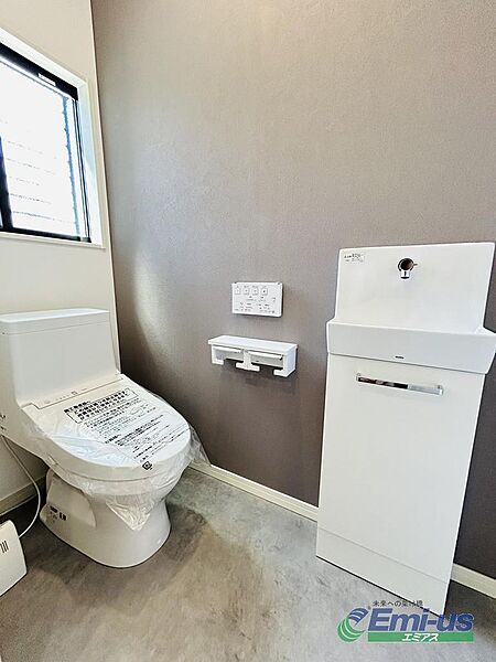 一面だけカラーを取り入れたアクセントクロス採用しており、おしゃれな雰囲気を演出♪