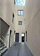 南新宿駅より徒歩5分 2階 築11年10ヶ月の賃貸物件