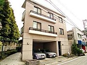 麻布十番駅より徒歩8分 築26年4ヶ月 3階建の賃貸物件