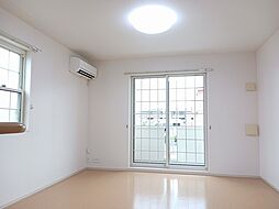 JR鹿児島本線 川内駅 バス13分 育英小入口下車 徒歩4分の賃貸アパート 1階ワンルームのリビング/ダイニング