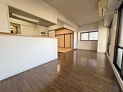 鹿児島市電2系統 高見橋駅 共研公園前バス停下車 徒歩7分の賃貸マンション 5階3LDKのリビング/ダイニング