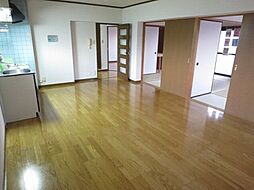 鹿児島市電2系統 鹿児島駅前駅 伊敷ニュータウン東通下車 4.7kmの賃貸マンション 2階3LDKのリビング/ダイニング